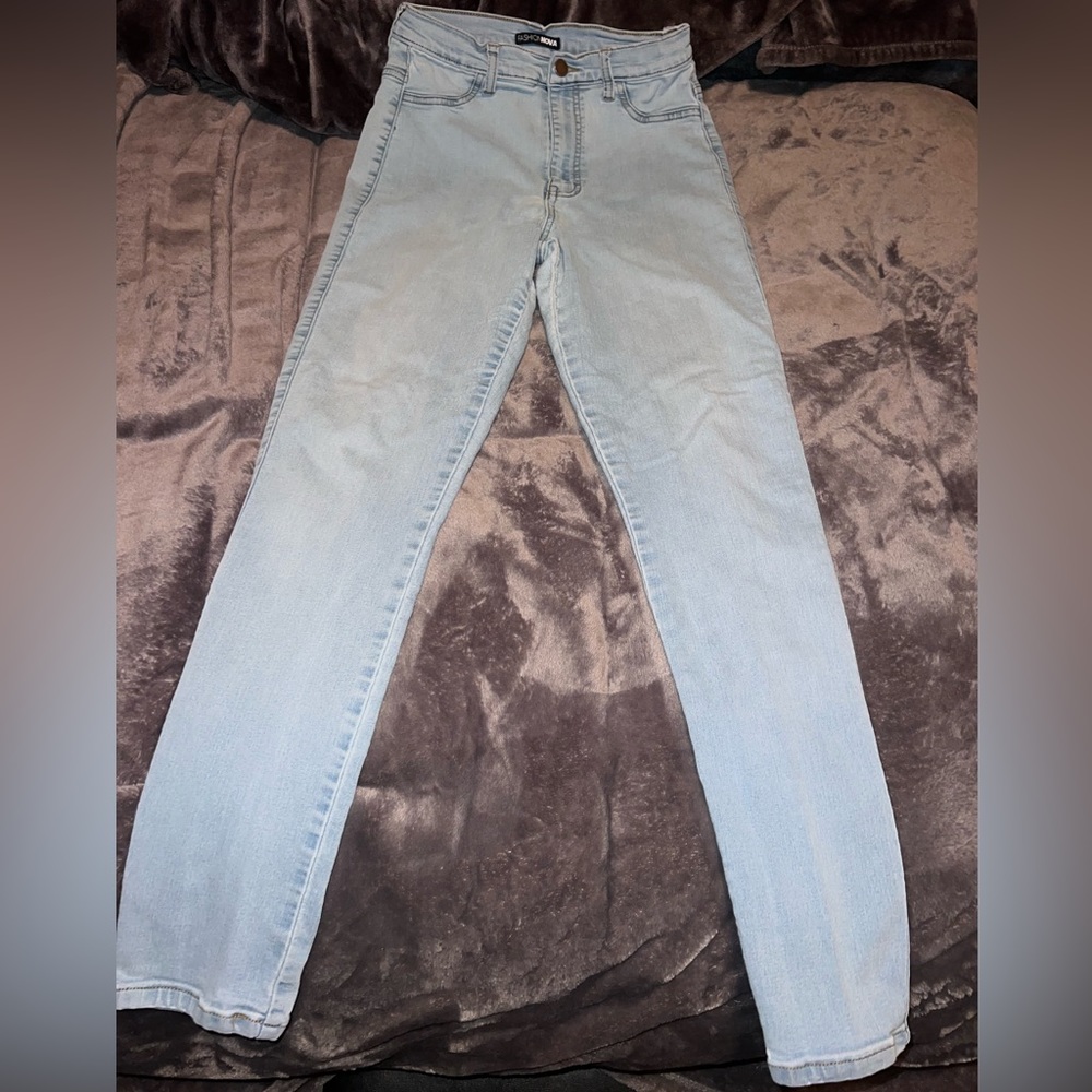 Fashionnova Classic High Rise Jeans - Light Wash